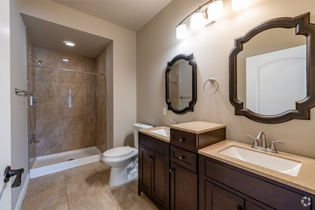 2BR, 2BA - 1,080SF - Primary Bathroom