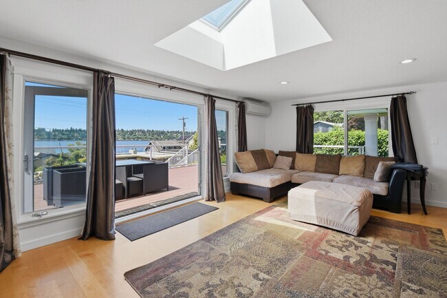 Photo - 5bd/3ba Kirkland Home