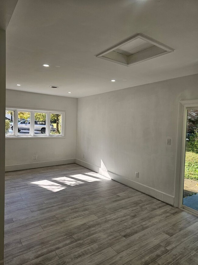 Photo - 432 Maryle Ct