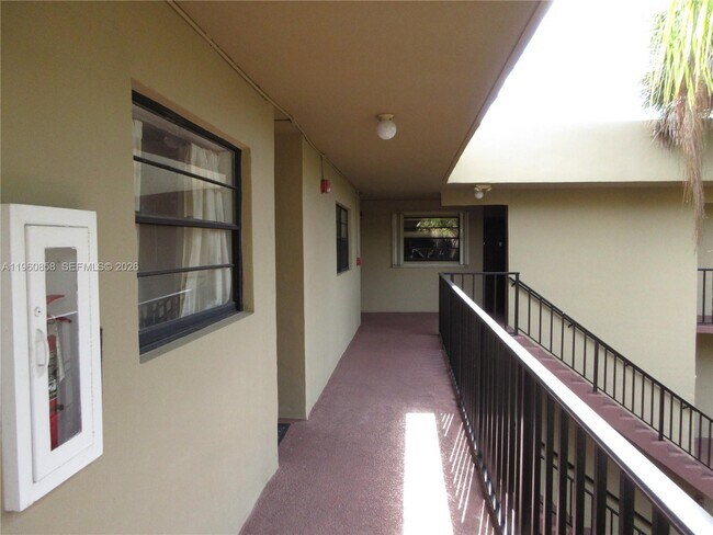 Photo - 10835 SW 112th Ave Unit 305