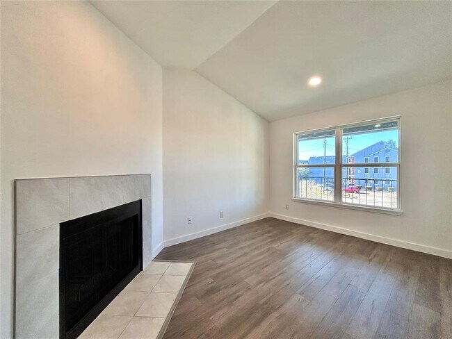 Photo - 6409 Burns St Unidad 305