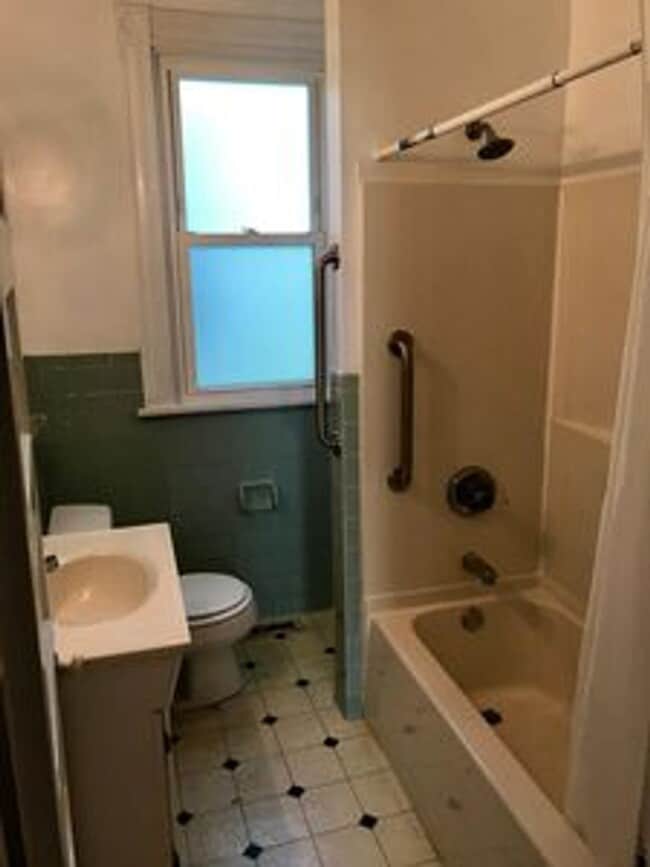 Photo - 2 bedroom house in Church Hill! Central air, yard, all electric and laundry!