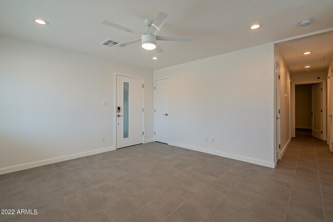 Photo - 4639 N 12th Ave Unidad 2