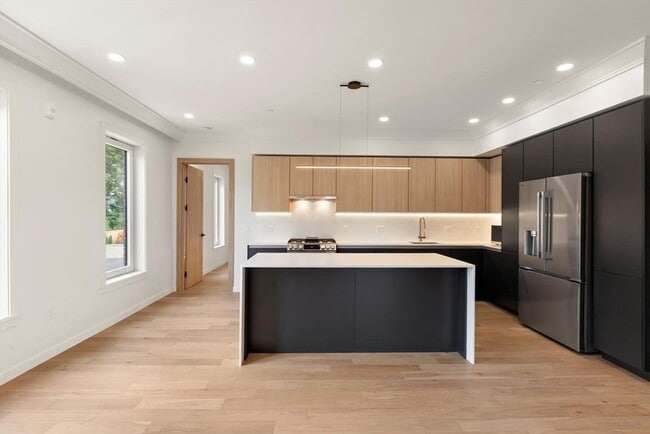 Photo - 386-388 Washington St Unit 103