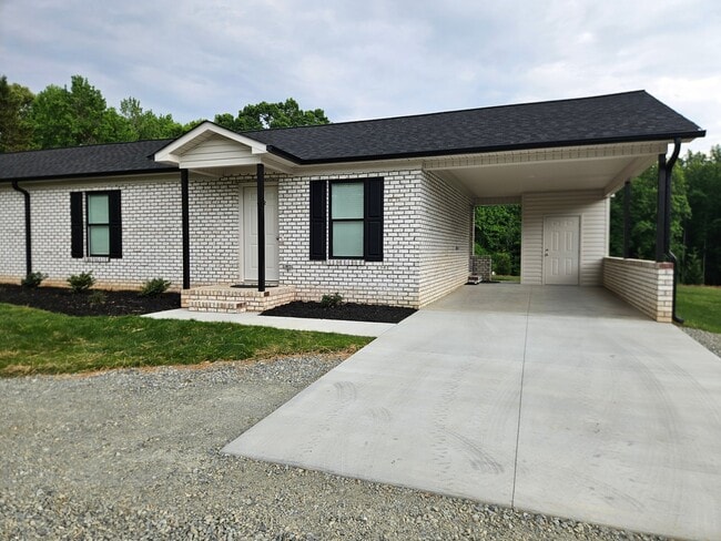 Building Photo - 6712 Old Lexington Rd