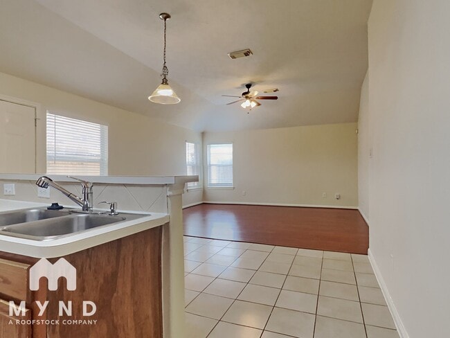 Photo - 807 Forest Star