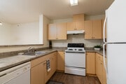 2BR, 1BA - 829SF - Kitchen