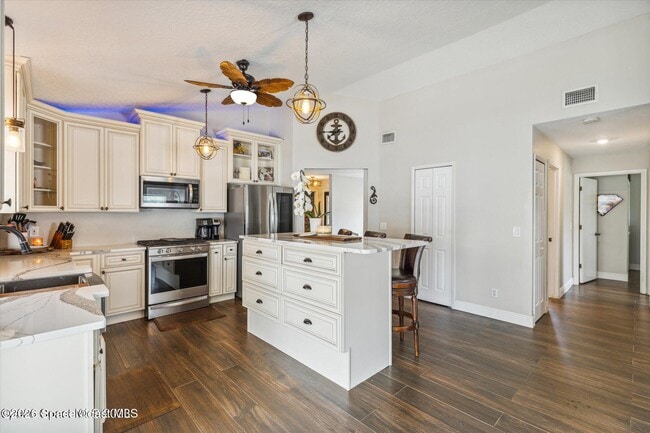 Photo - 2532 Kingsmill Ave