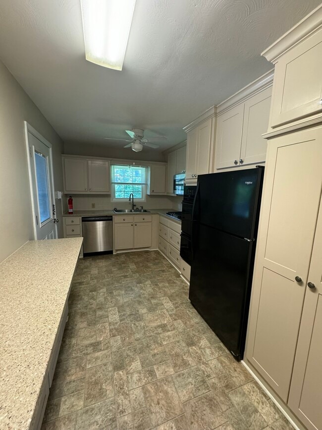 Photo - 2210 Robinwood Ln