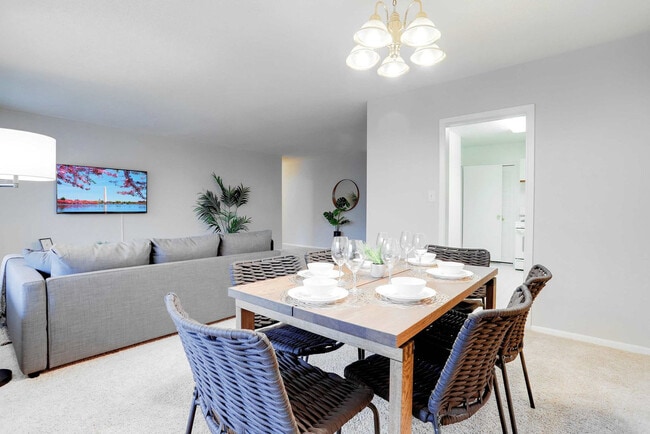 Photo - 2111 Richmond Hwy Unidad FL6-ID1022388P