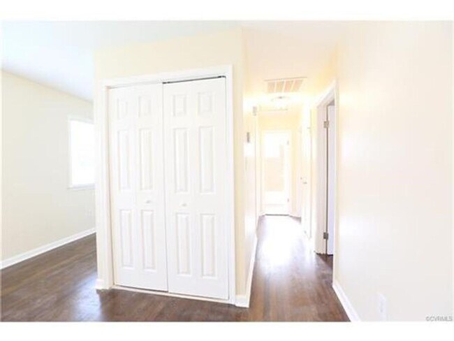 220 W 31st St Unit B
