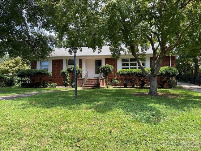 Photo - 1104 Belvedere Dr