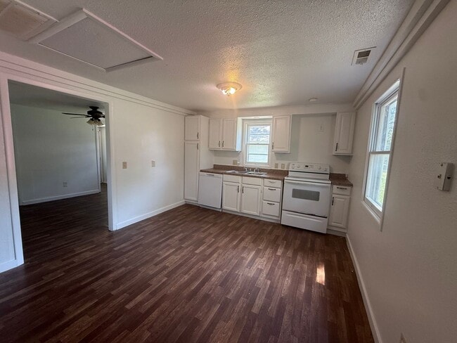 Photo - 2541 W State St