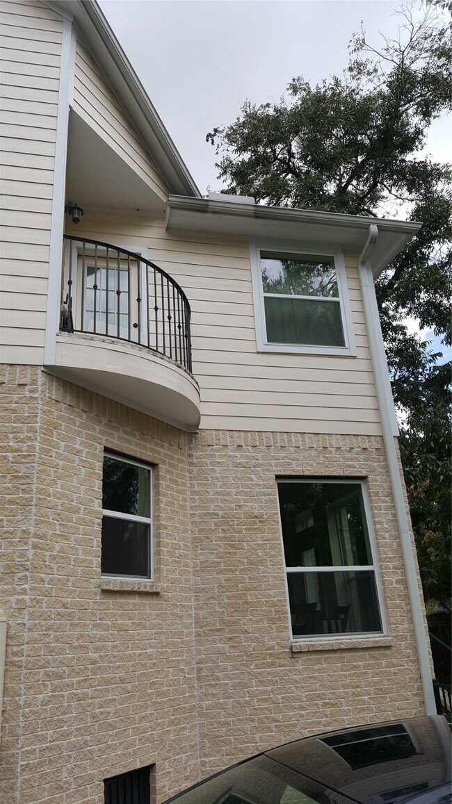 Photo - 5105 Maple St