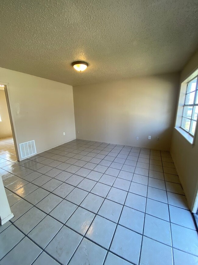 Photo - 207 N 37th St Unidad 207 N. 37TH  B