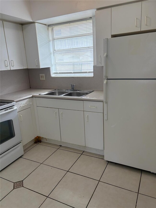 Building Photo - 1350 NE 119th St Unit 135002