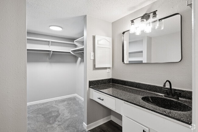 2BR, 1BA - 975SF - Bathroom