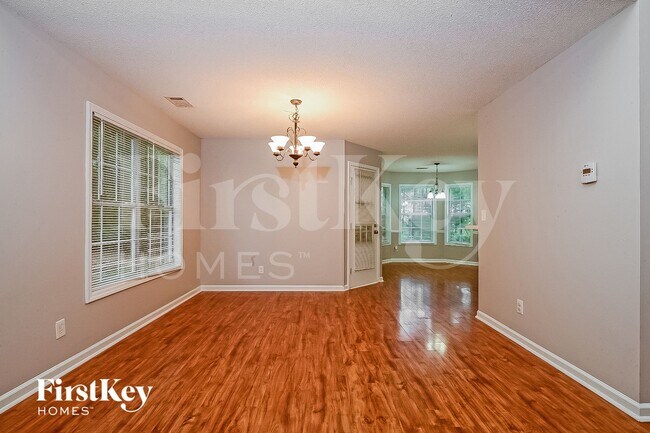 Photo - 145 Garrison Chase