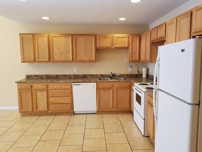 Kitchen - Open floor plan - 9001 Shaw Ferry Rd