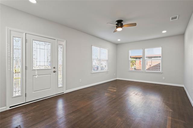 Photo - 820 W College St