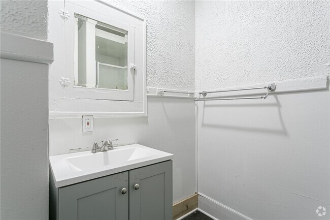 Building Photo - 85 Mapledale St Rental