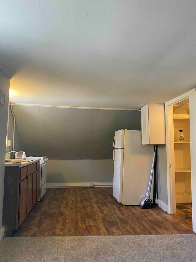 Kitchen - 19 High St Apartments Unit 2