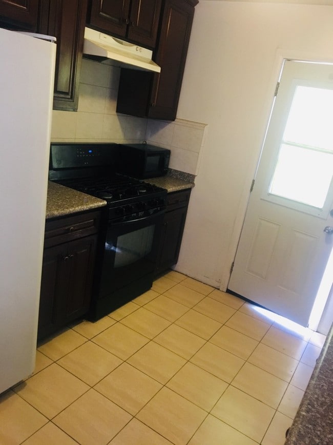 Photo - 18436 Roslin Ave