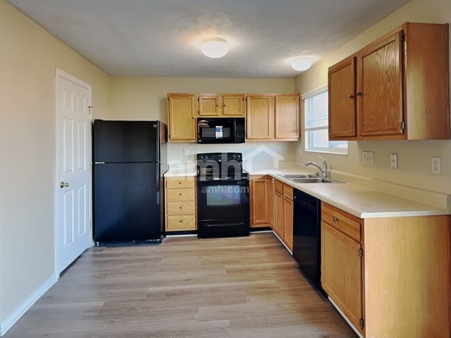 Photo - 700 Berlander Dr