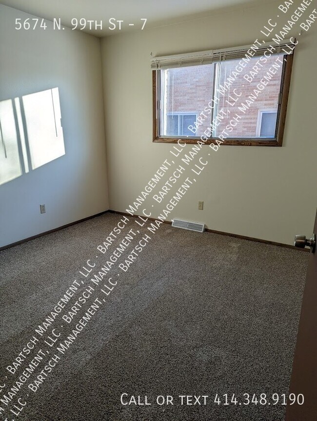 Photo - 5674 N 99th St Unidad 7