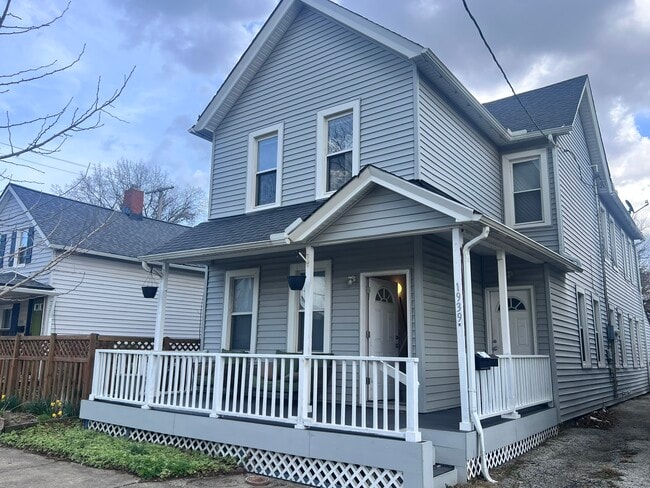 Photo - 1939 W 52nd St Unit upper