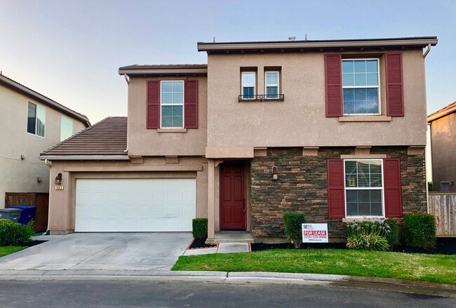 Building Photo - $2,495 Shepherd & Clovis, 3 Bed +Loft - Be...