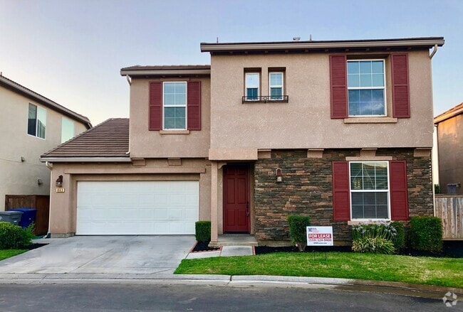 Building Photo - $2,695 Shepherd & Clovis, 3 Bed +Loft, Bea...