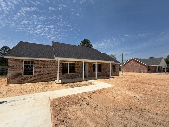 Building Photo - 4 Bed 3 Bath Brick Home