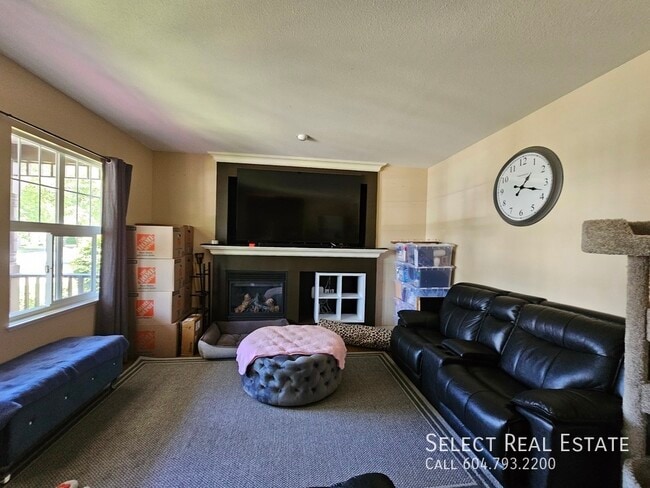 Photo - 36220 Shadbolt Ave
