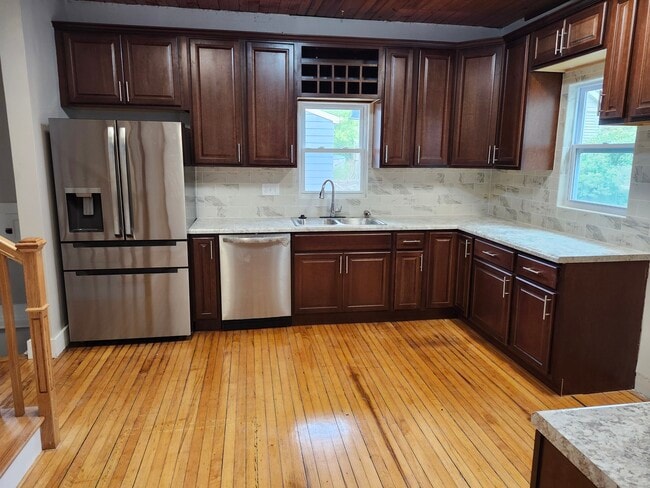 Building Photo - 2564 N Bartlett Ave