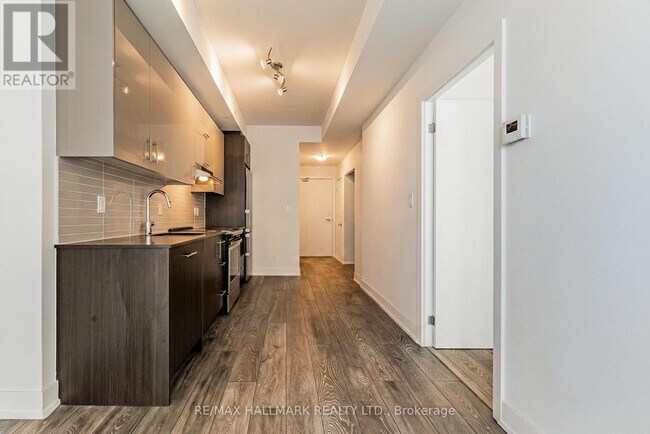 Photo - 180 Fairview Mall Dr Unité 811