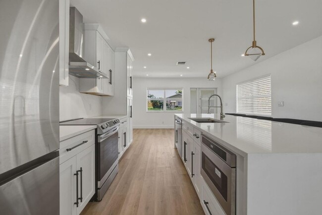 Photo - 461 SW 1st St