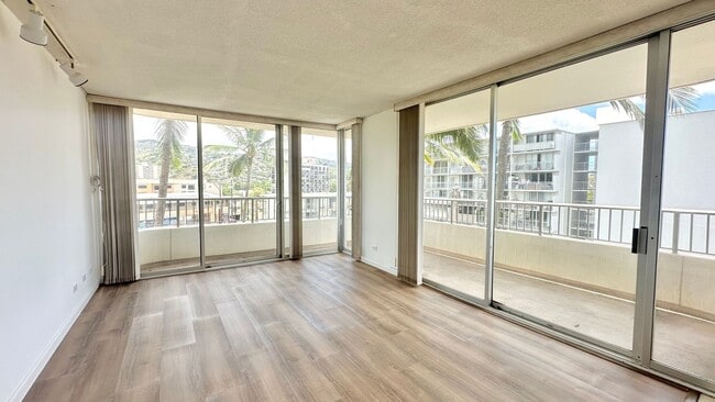 Building Photo - SPACIOUS 2 BED/2 BATH/1 PRKG, Washer/Dryer... Unit 503 Rental