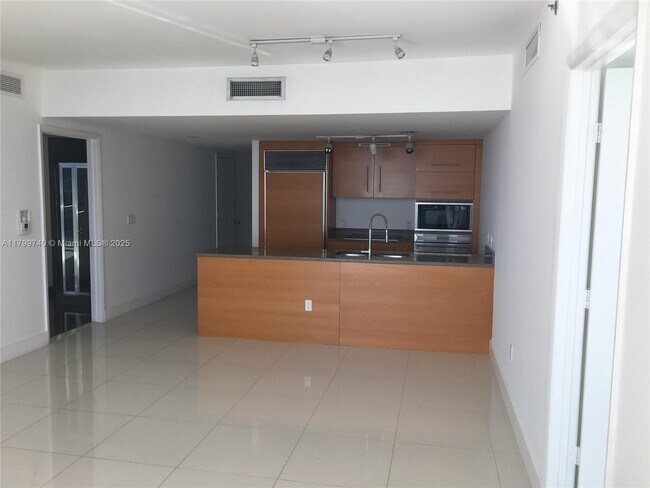 Photo - 475 Brickell Ave