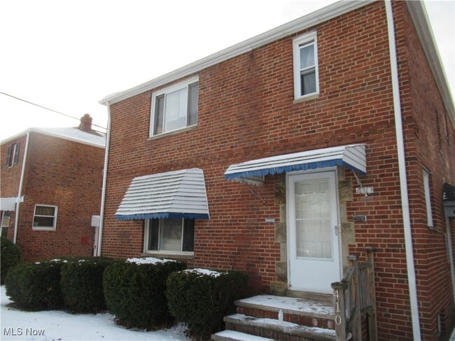 Building Photo - 410 E 222nd St