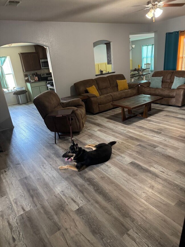 Photo - 5 bedroom Home in Copperas Cove
