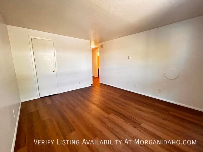 Photo - 765 W Pine Ave