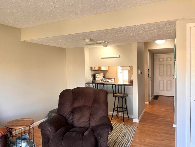 Photo - 519 E Graham Pl