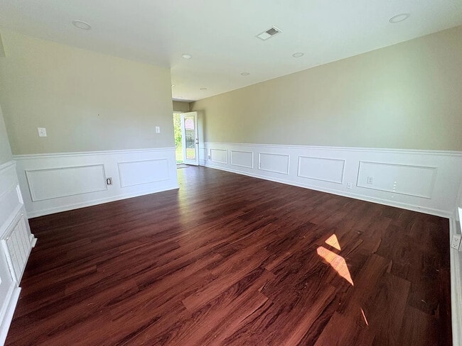 Photo - 10806 Milwaukee Way