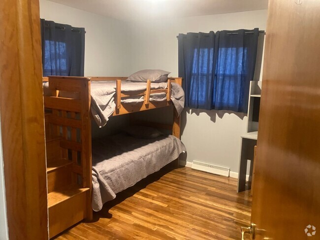 Building Photo - Fully furnished three bedroom for short term Rental
