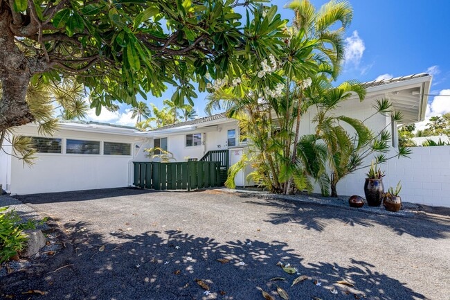 Photo - Mid-century modern Kalaheo Ave. Beach side...