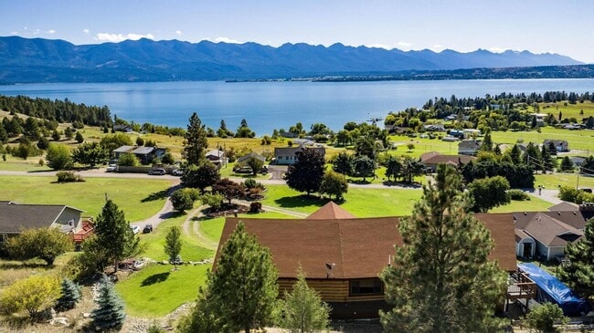 Building Photo - Log Home with close public lake access - A...