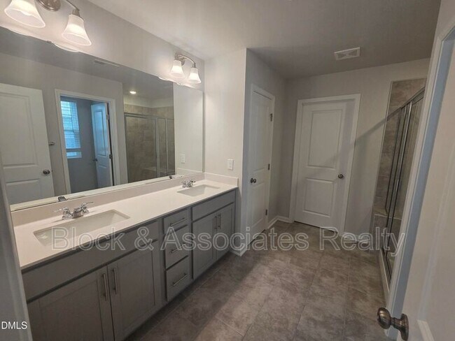 Photo - 109 Sea Cave Ln