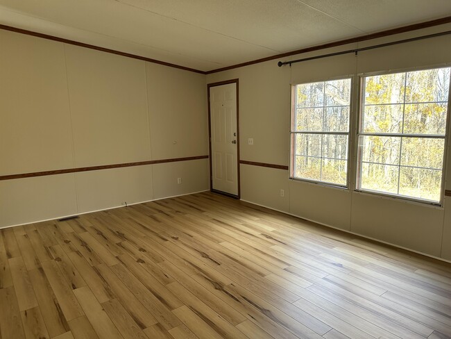 Photo - 430 Lytle Cove Rd