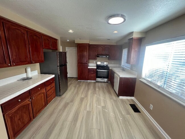 5016 Perry Way